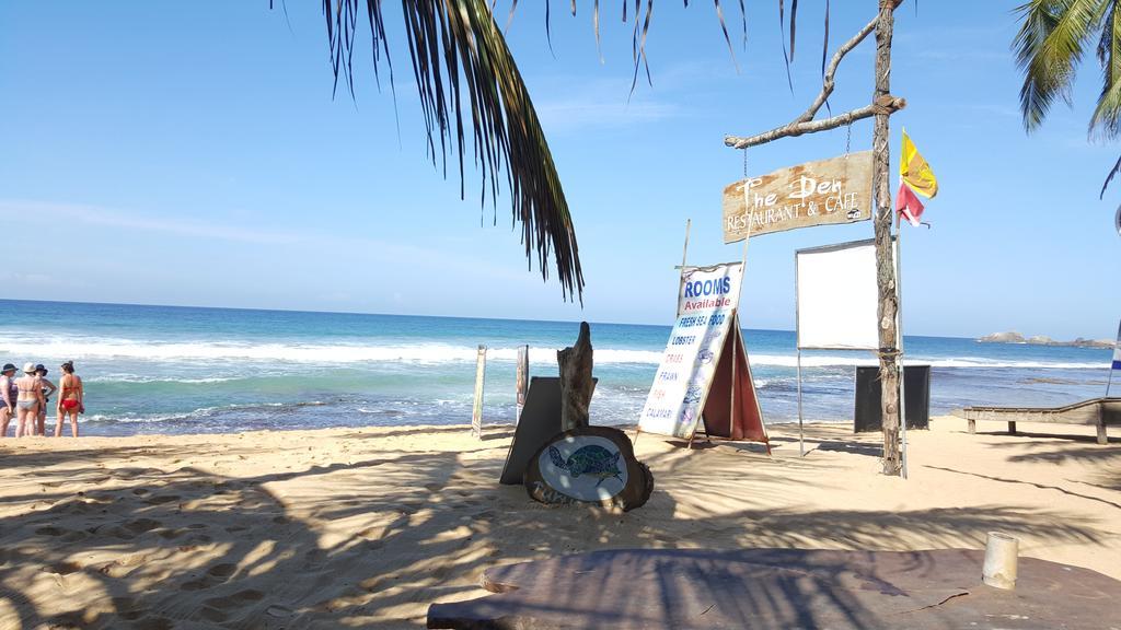 The Den Guest House Hikkaduwa Exterior foto