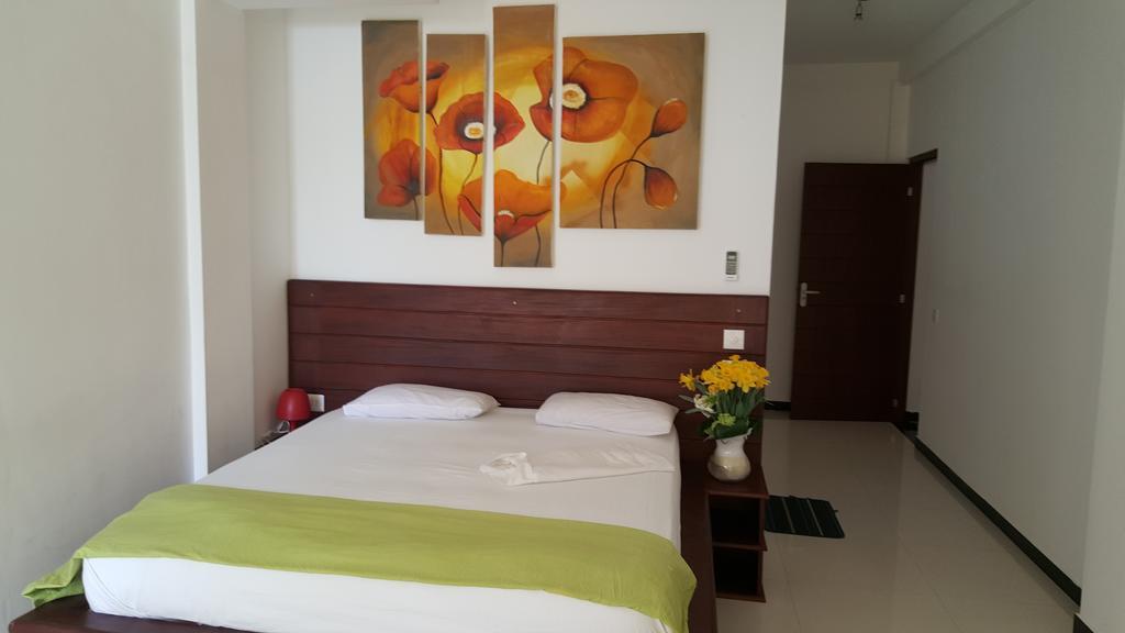 The Den Guest House Hikkaduwa Exterior foto